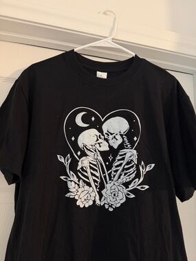 SHEIN Black Short Sleeve Tee with White Skeleton Heart Graphic